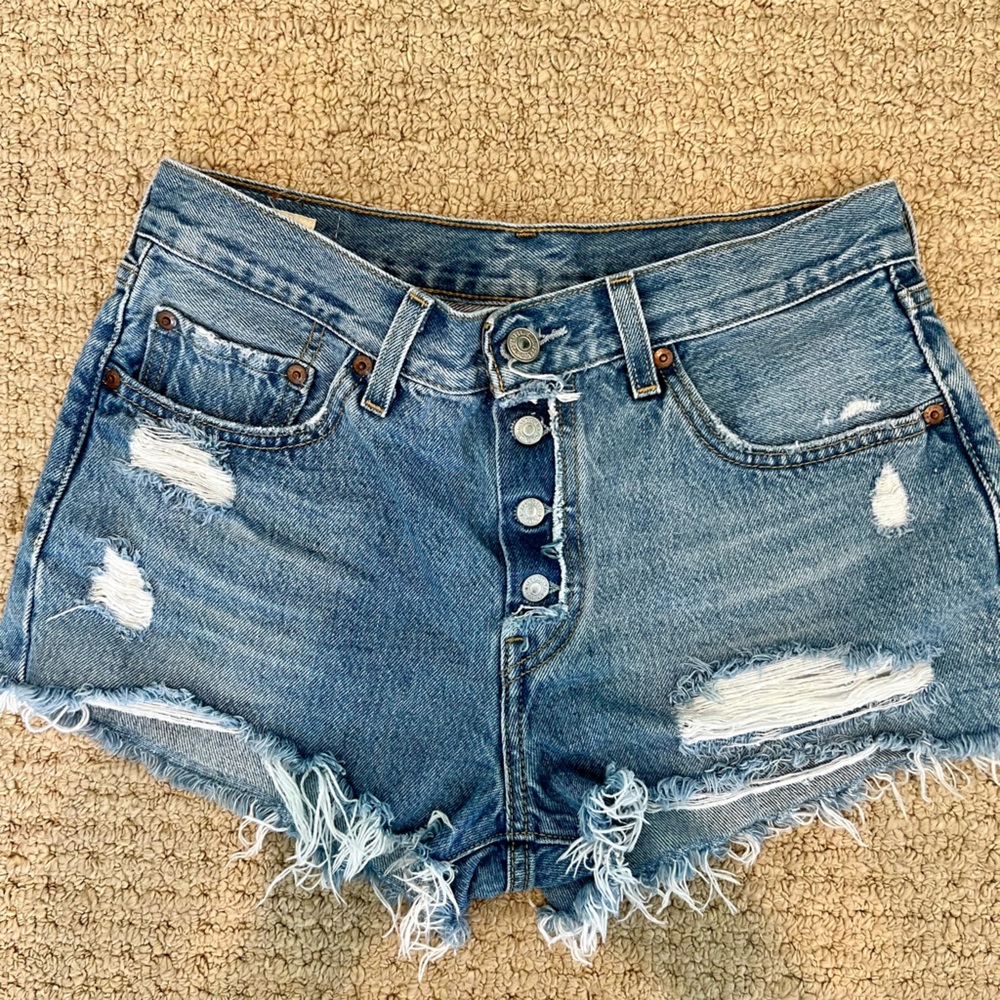 Levi’s 501 cut off denim shorts size 27